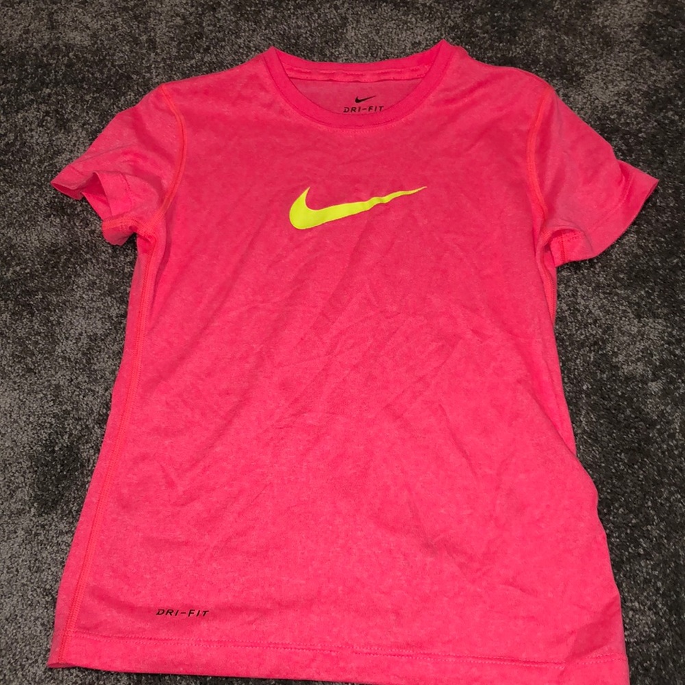 ✨pink nike tee✨
